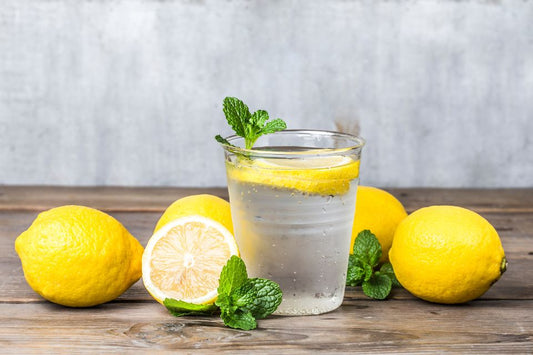 Dimagrire con acqua e limone: realtà o illusione?